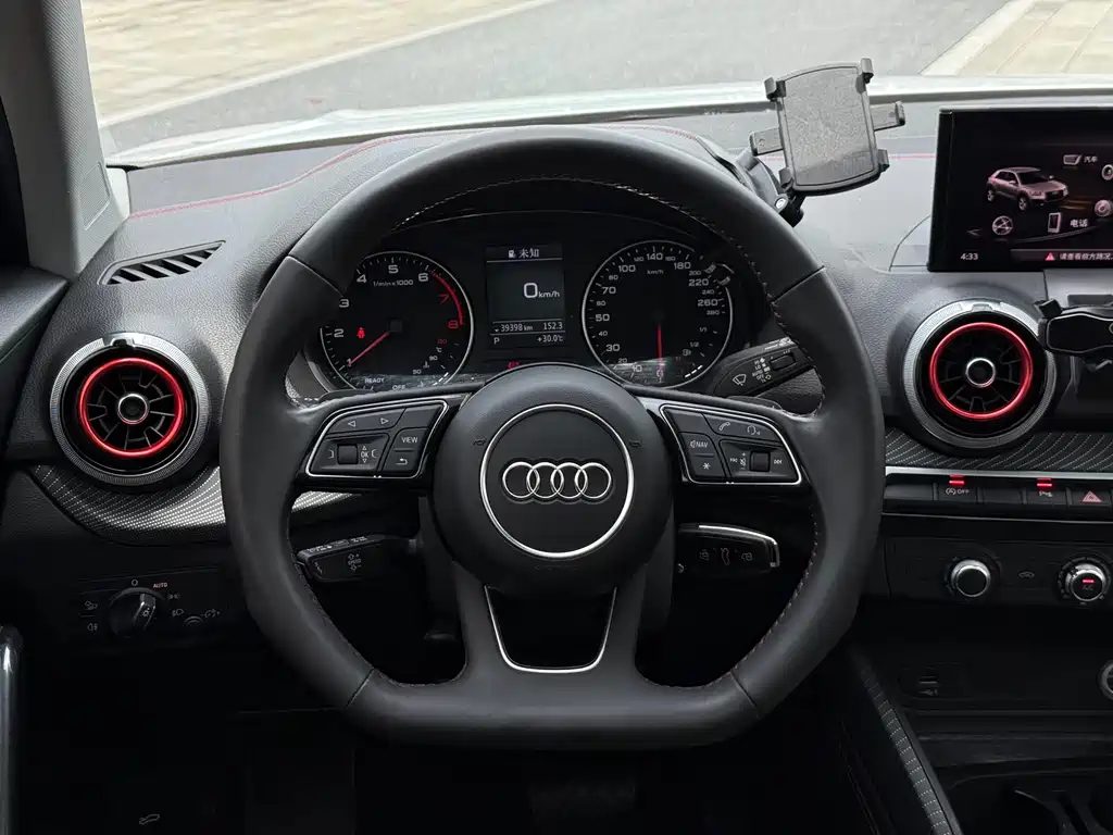 Audi Q2L 2022 — фото 16