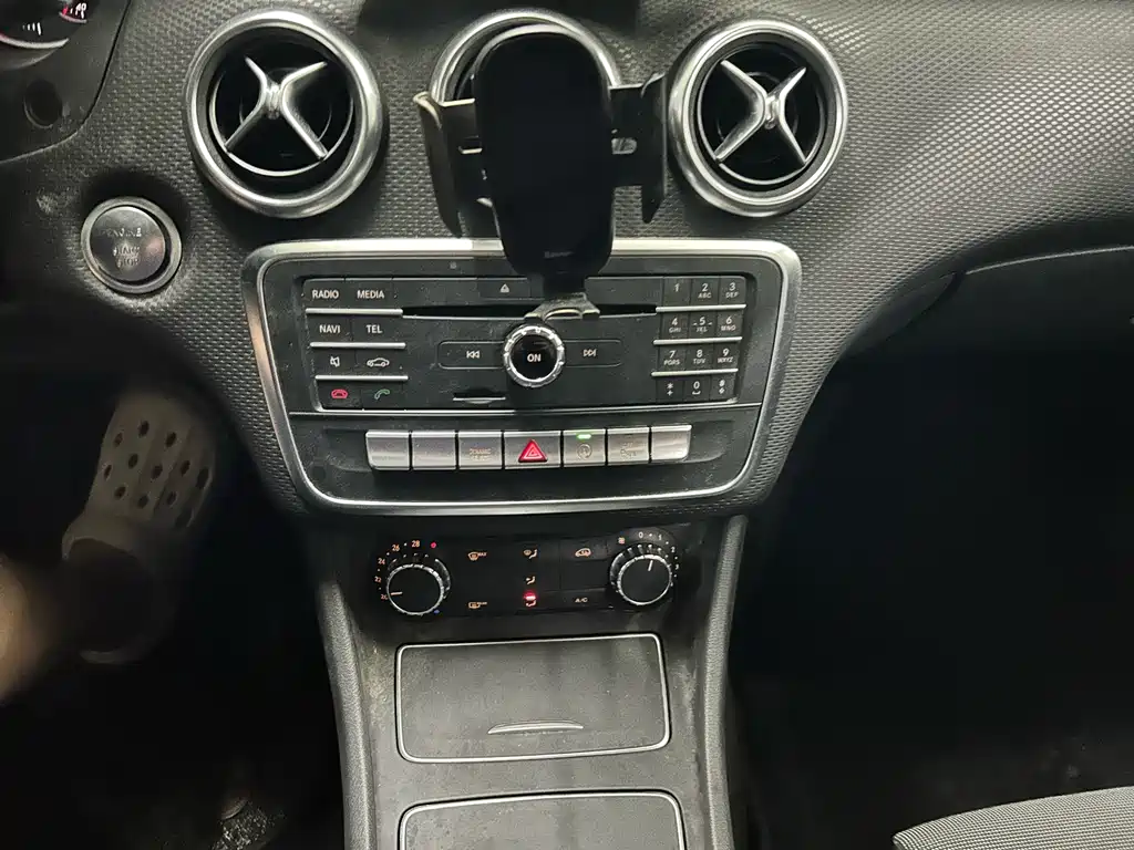 Mercedes-Benz A-Class 2016 — фото 12