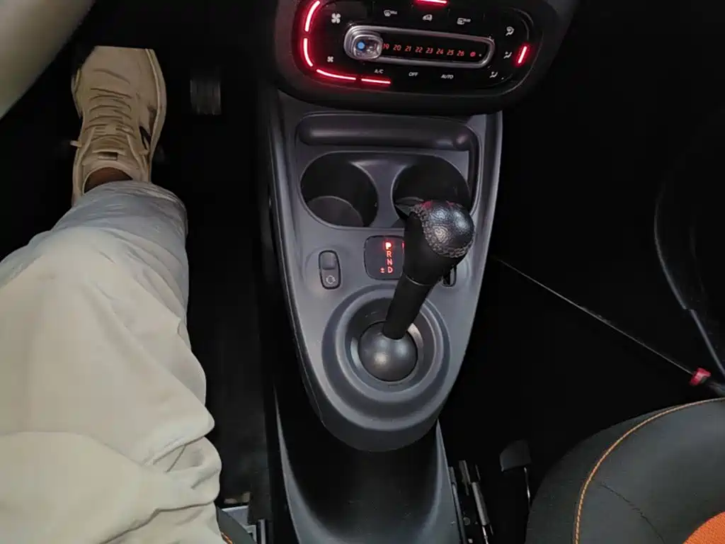 smart Fortwo 2015 — фото 14