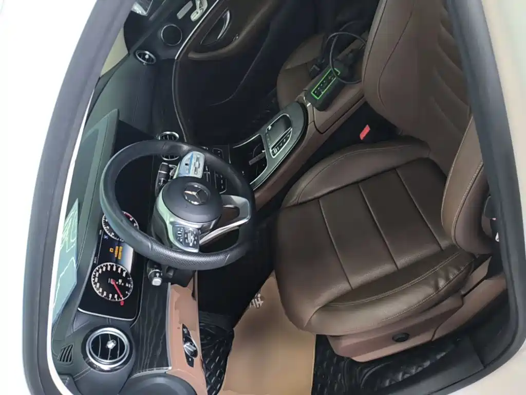 Mercedes-Benz E-Class 2019 — фото 15