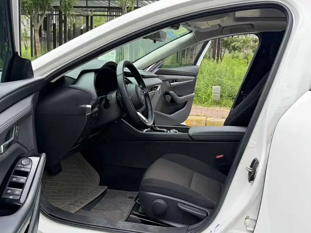 Mazda 3 Angkesela 2025