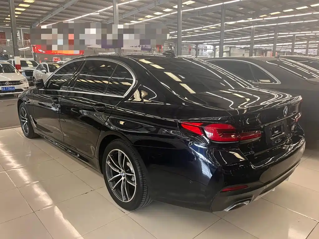 BMW 5 Series 2022 — фото 15