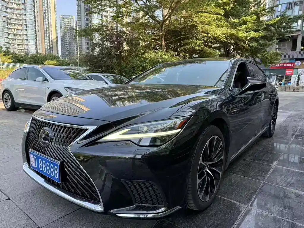Lexus LS 2022