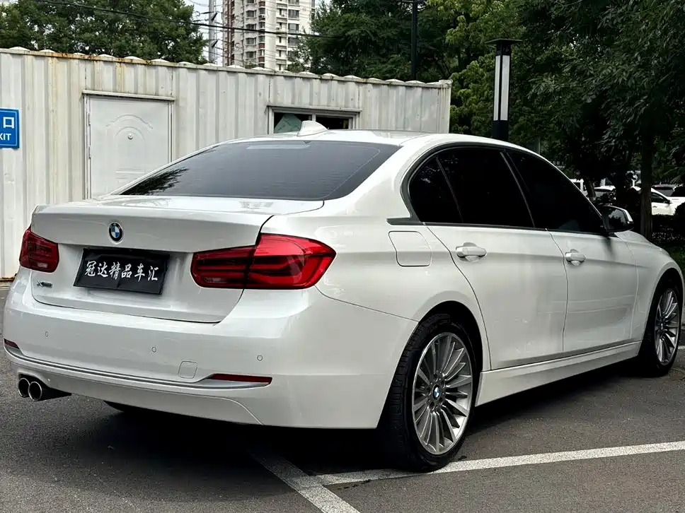 BMW 3 Series 2019 — фото 10