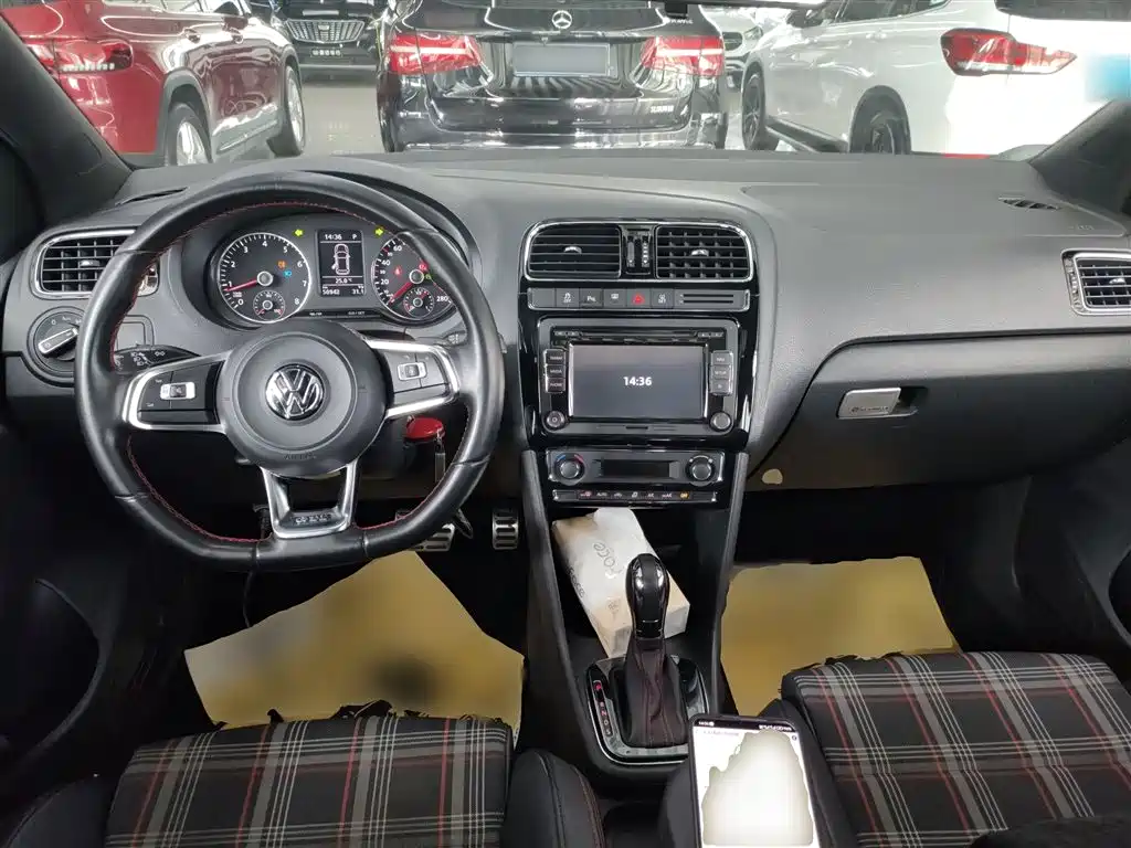 Volkswagen Polo 2015 — фото 10