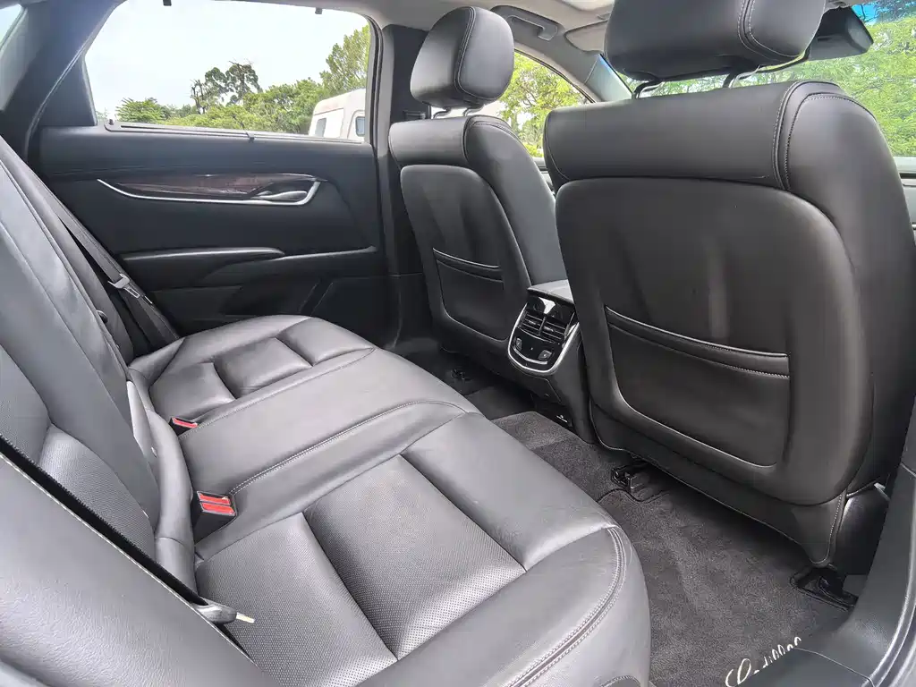 Cadillac XTS 2017 — фото 10