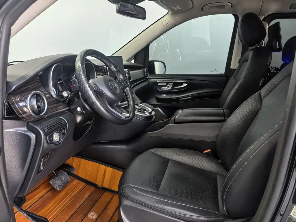 Mercedes-Benz V-Class 2020 — фото 11