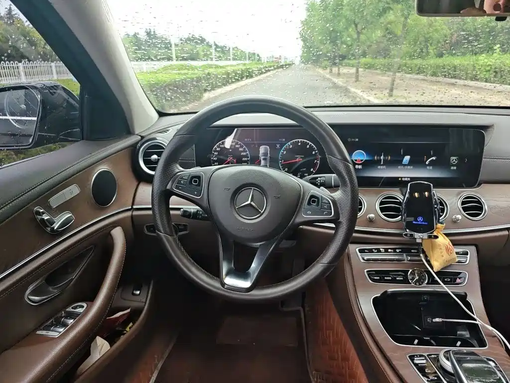 Mercedes-Benz E-Class 2018 — фото 11
