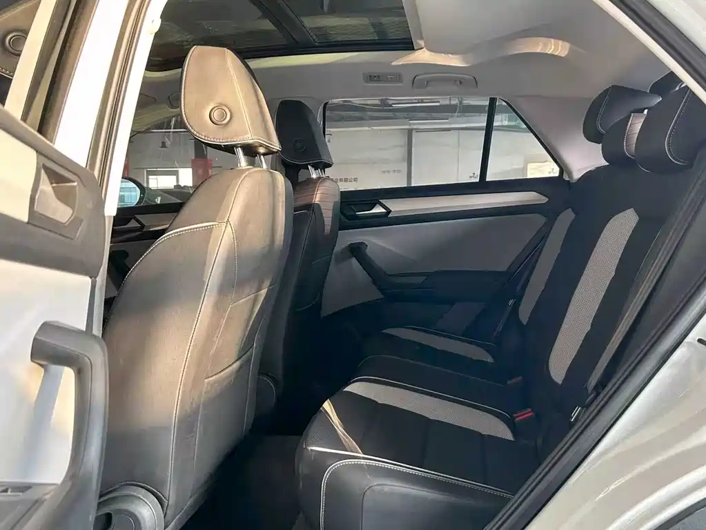 Volkswagen T-Roc 2024