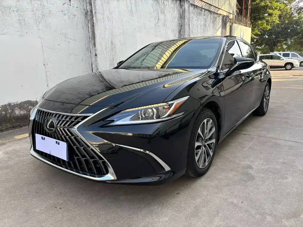 Lexus ES 2024 — фото 1