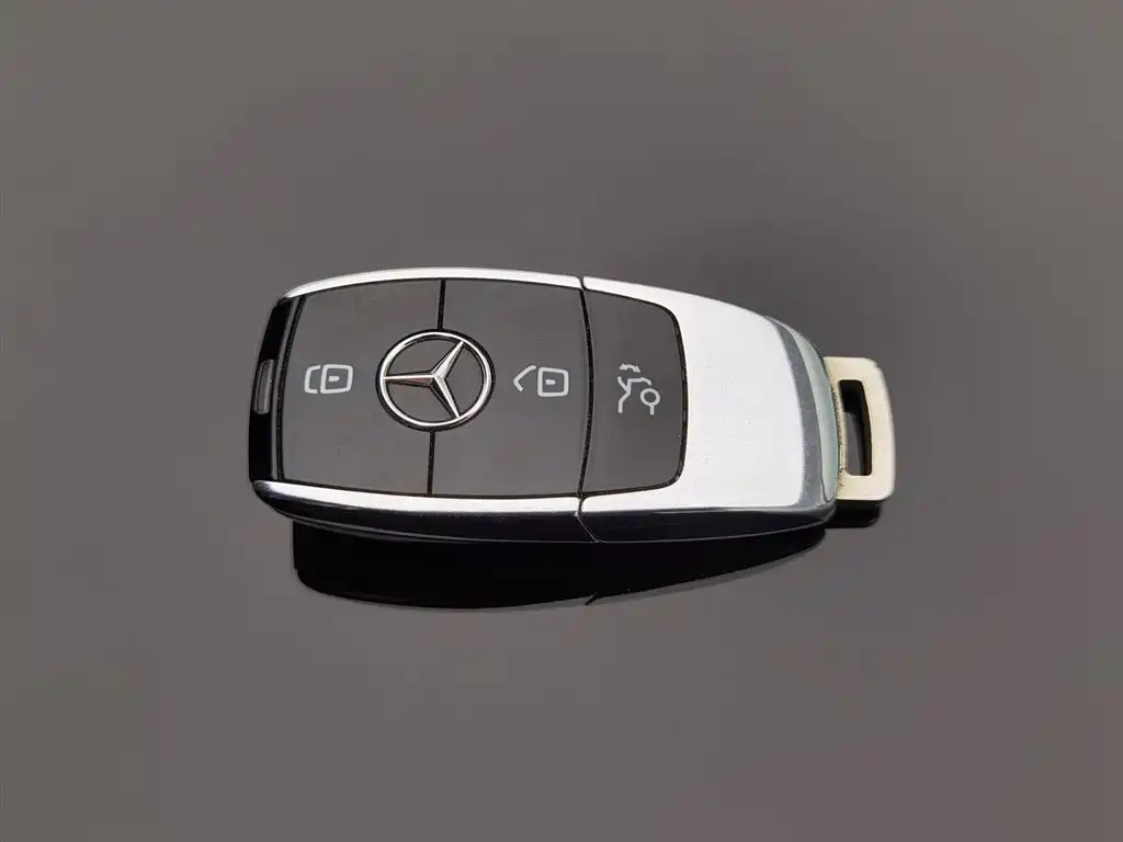 Mercedes-Benz EQC 2022 — фото 19