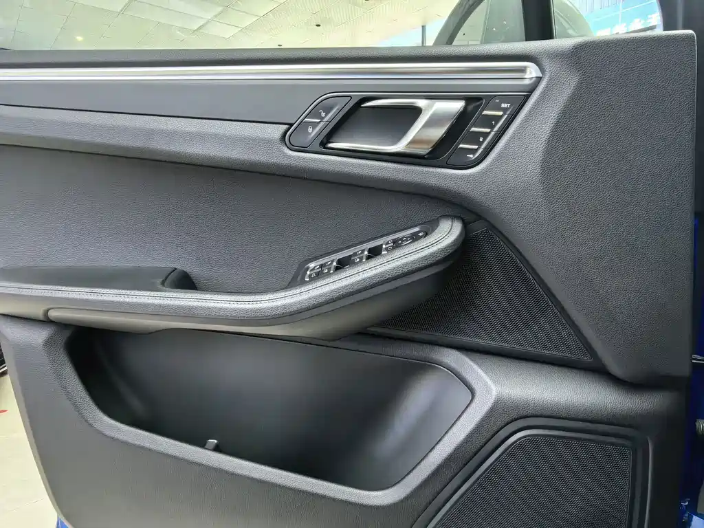 Porsche Macan 2019 — фото 16