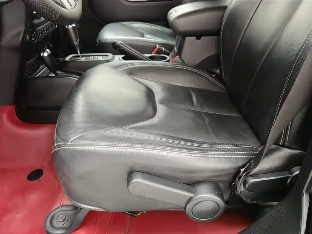 Jeep Wrangler 2017 — фото 20