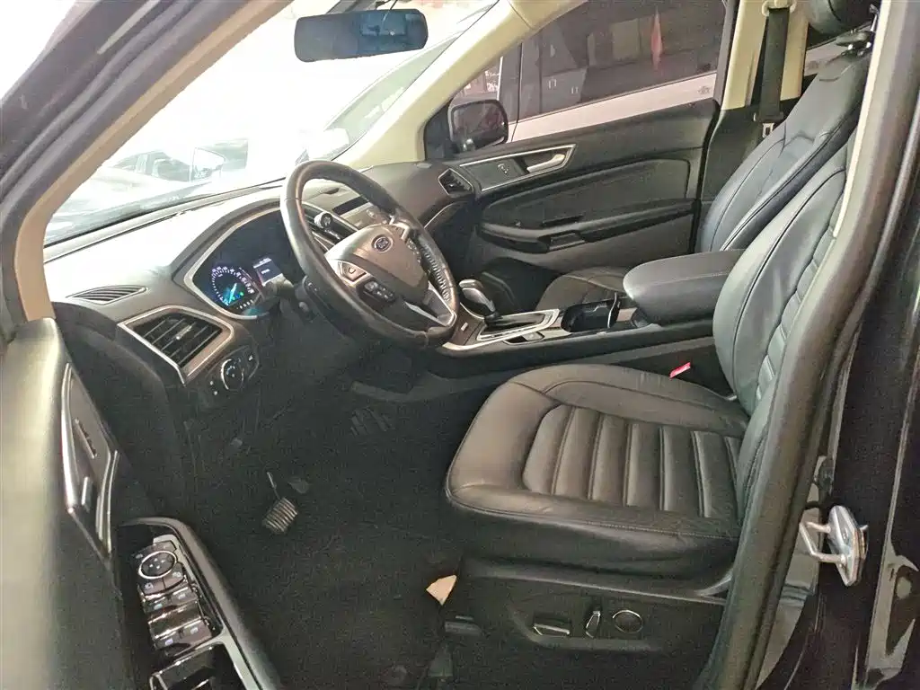 Ford Edge 2016 — фото 11