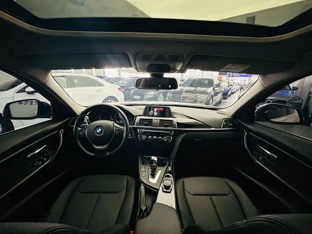 BMW 3 Series 2017 — фото 14