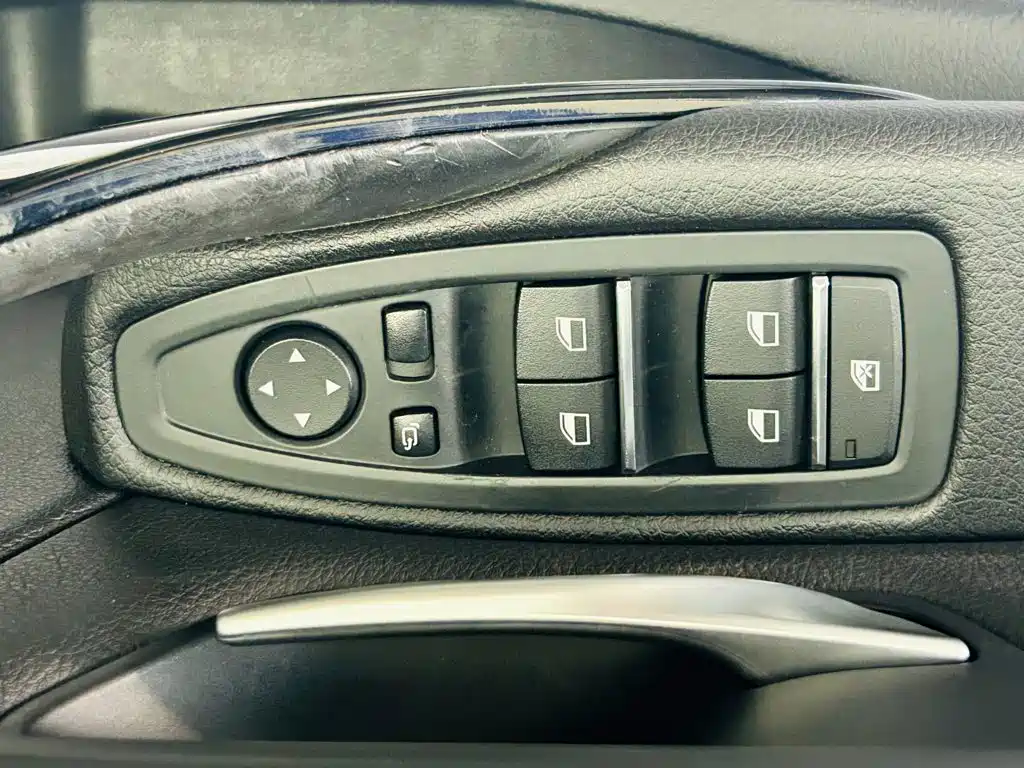 BMW 3 Series 2017 — фото 18