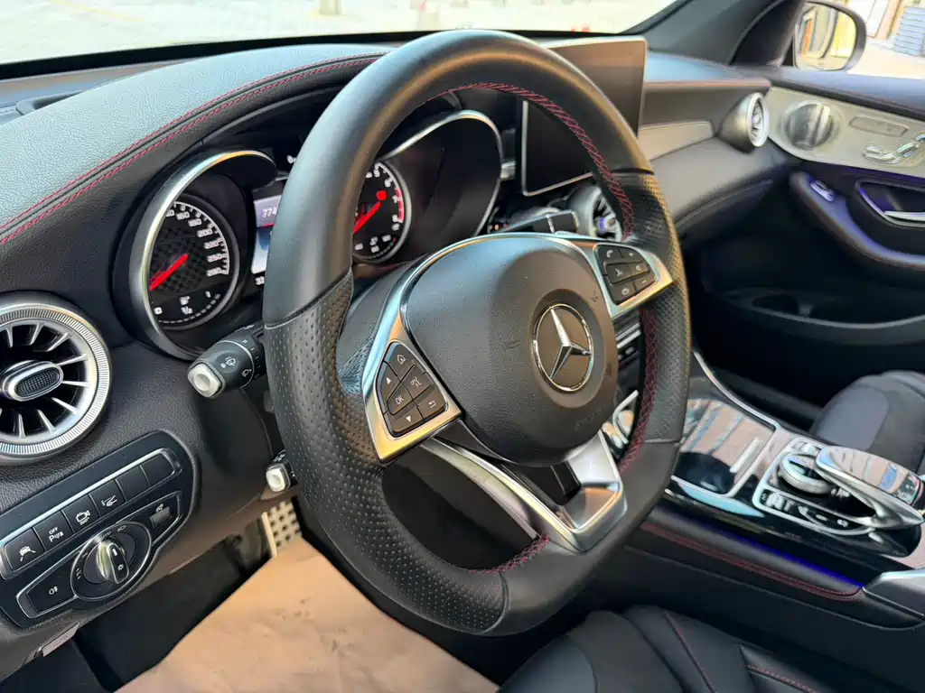Mercedes-Benz GLC AMG 2018 — фото 10