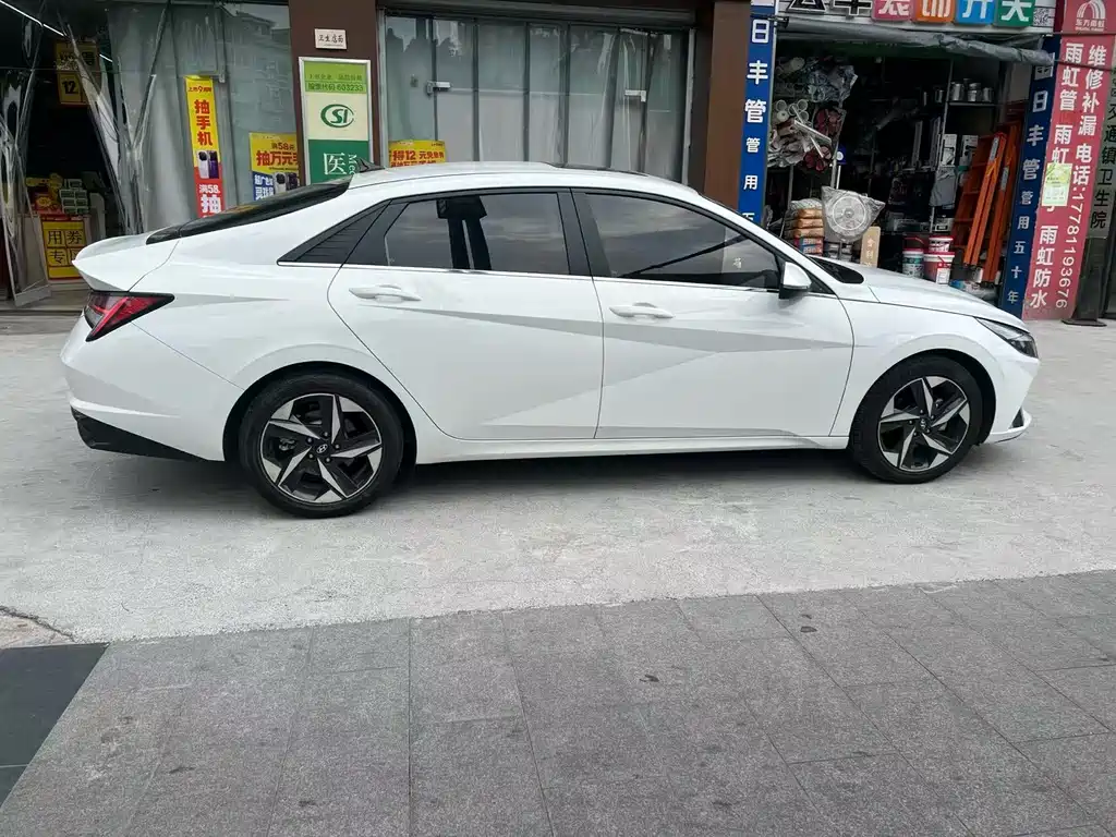 Hyundai Elantra 2022 — фото 4