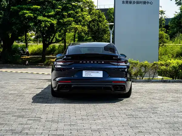 Porsche Panamera 2022