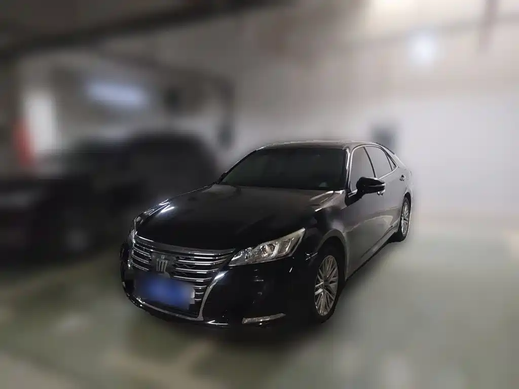 Toyota Crown 2015