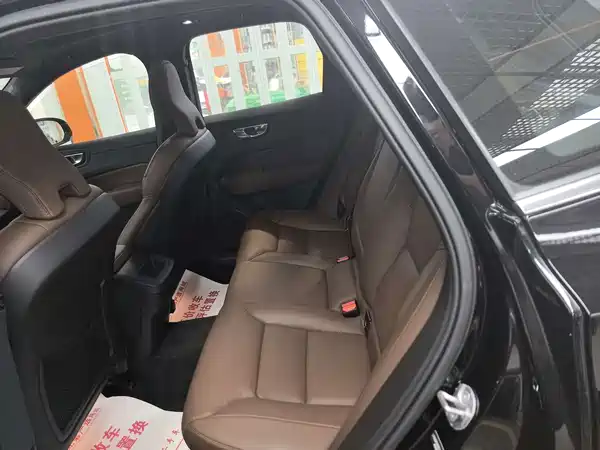 Volvo XC60 2025