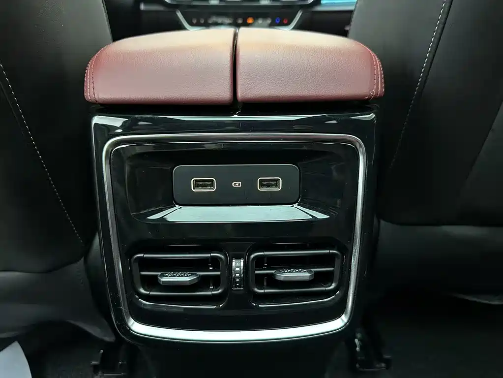 Jetour Jietu X70 PLUS 2023 — фото 15
