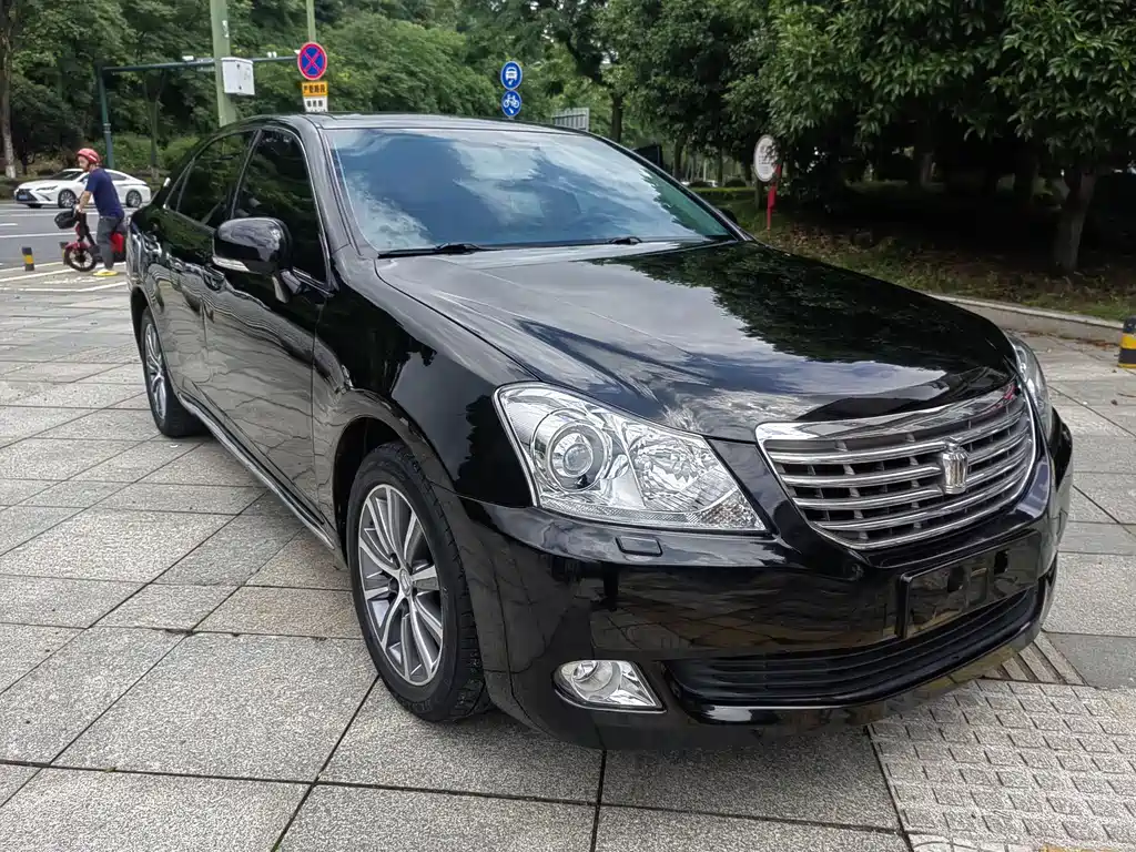 Toyota Crown 2012