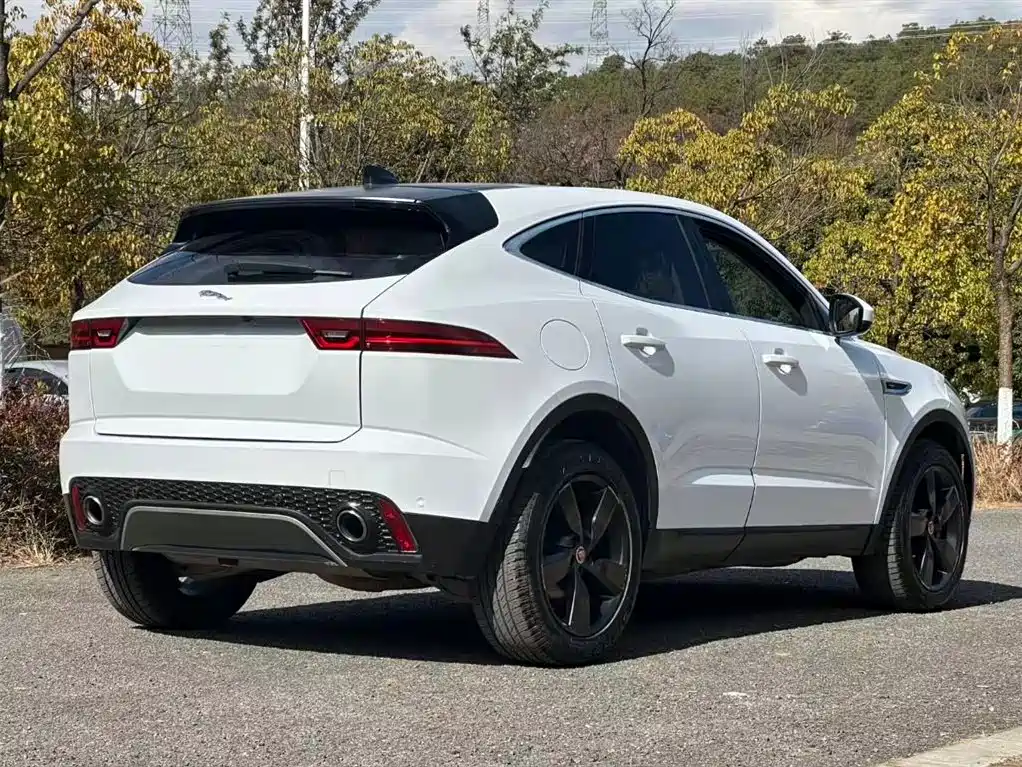 Jaguar E-PACE 2019 — фото 7