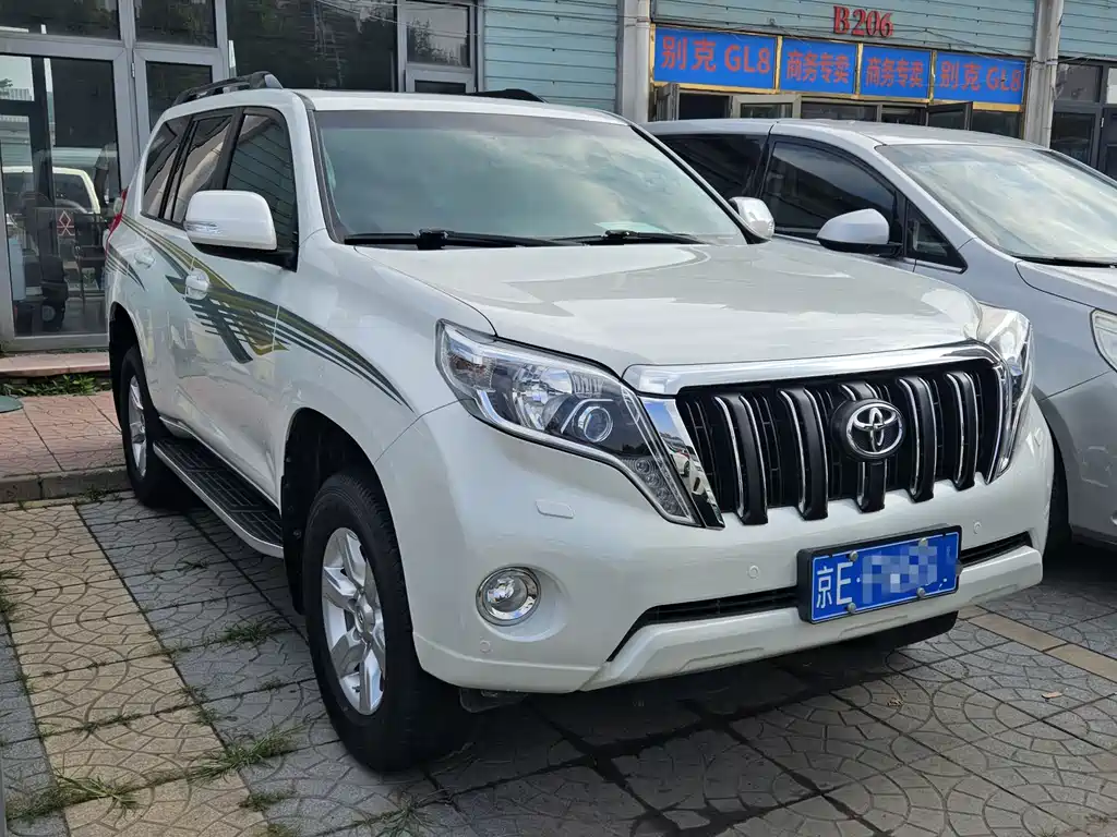 Toyota Prado 2017 — фото 2