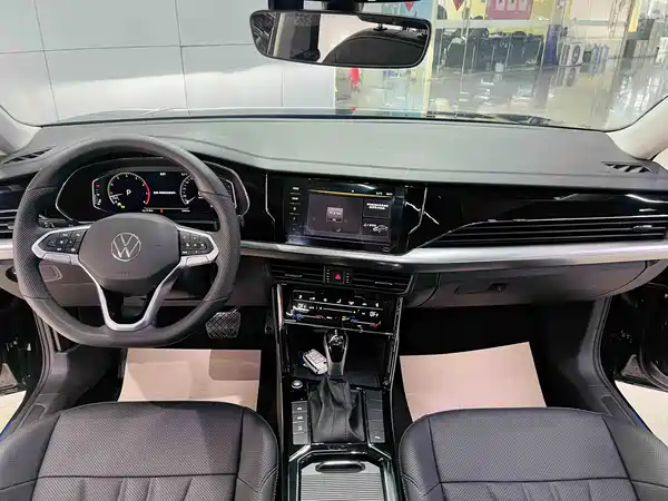 Volkswagen Passat 2025