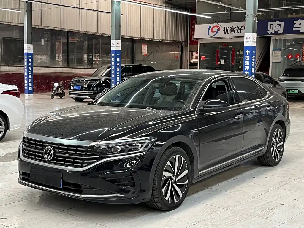 Volkswagen Passat 2022 — фото 1