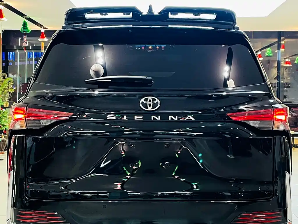 Toyota Sienna — фото 4