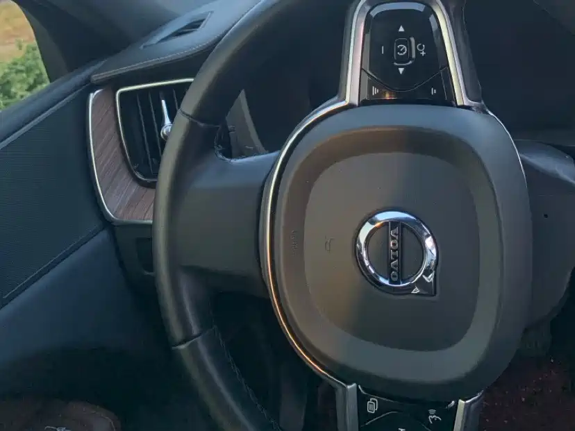 Volvo XC60 PHEV 2022 — фото 12