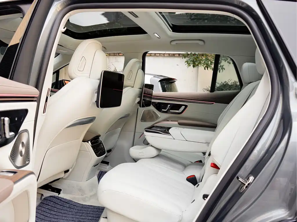 Mercedes-Benz EQS SUV 2023 — фото 12