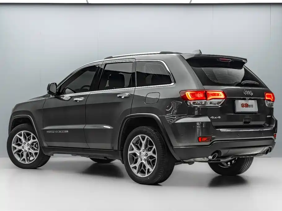 Jeep Grand Cherokee 2023 — фото 5