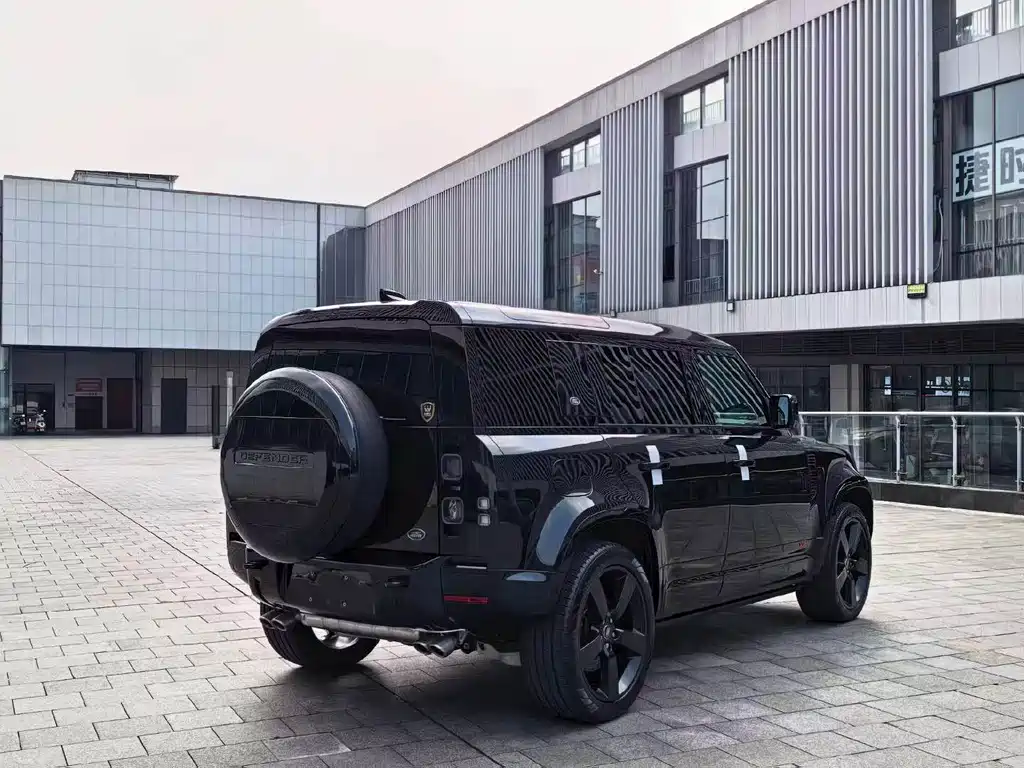 Land Rover Defender 2024 — фото 8