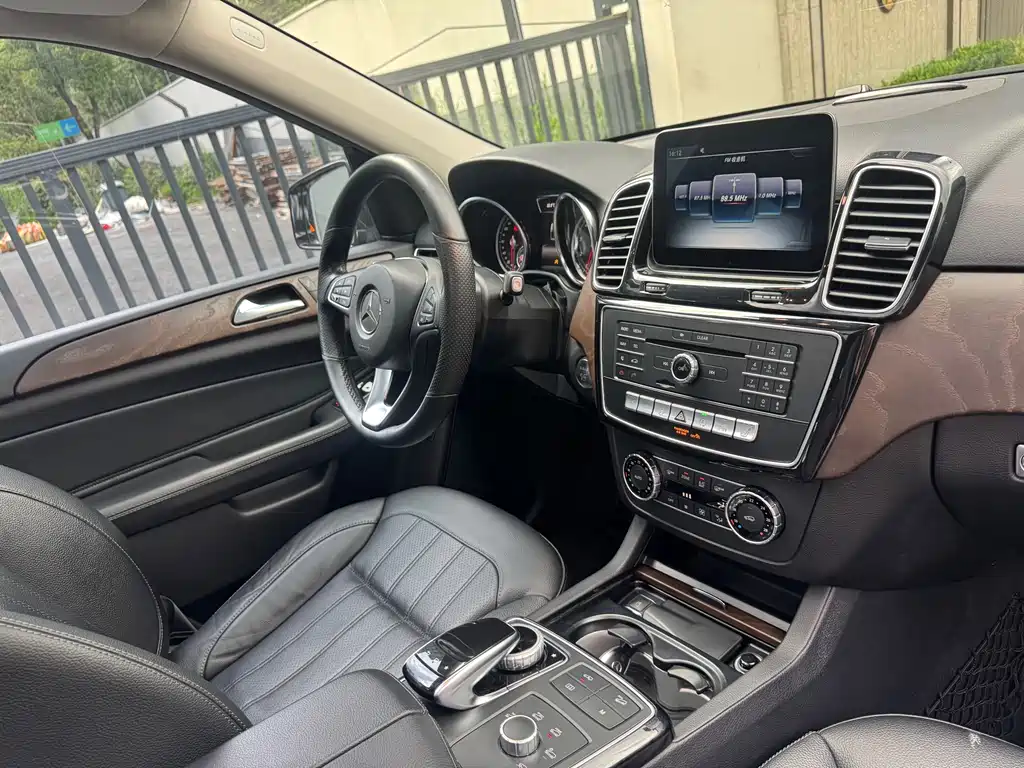 Mercedes-Benz GLE 2016 — фото 19