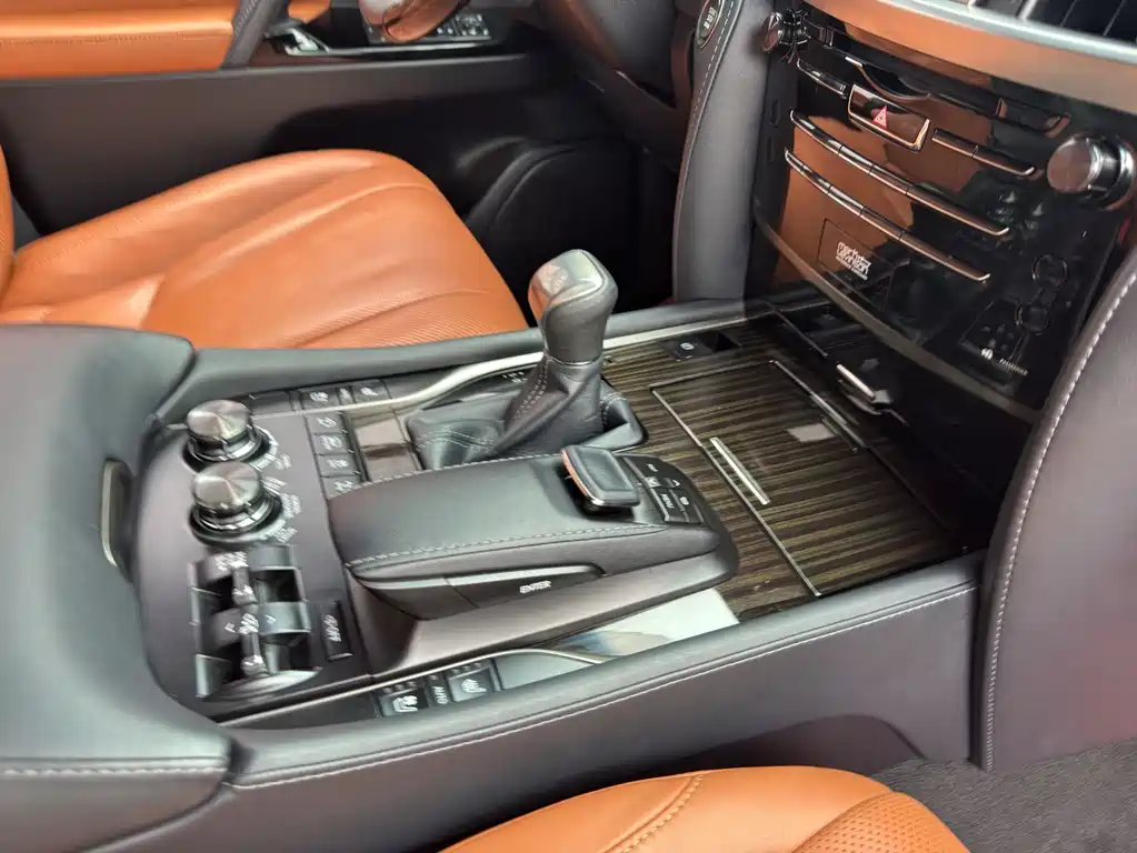 Lexus LX 2020 — фото 10