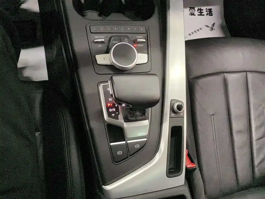 Audi A4L 2018 — фото 10