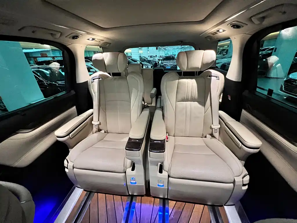 Toyota Alphard 2023 — фото 16