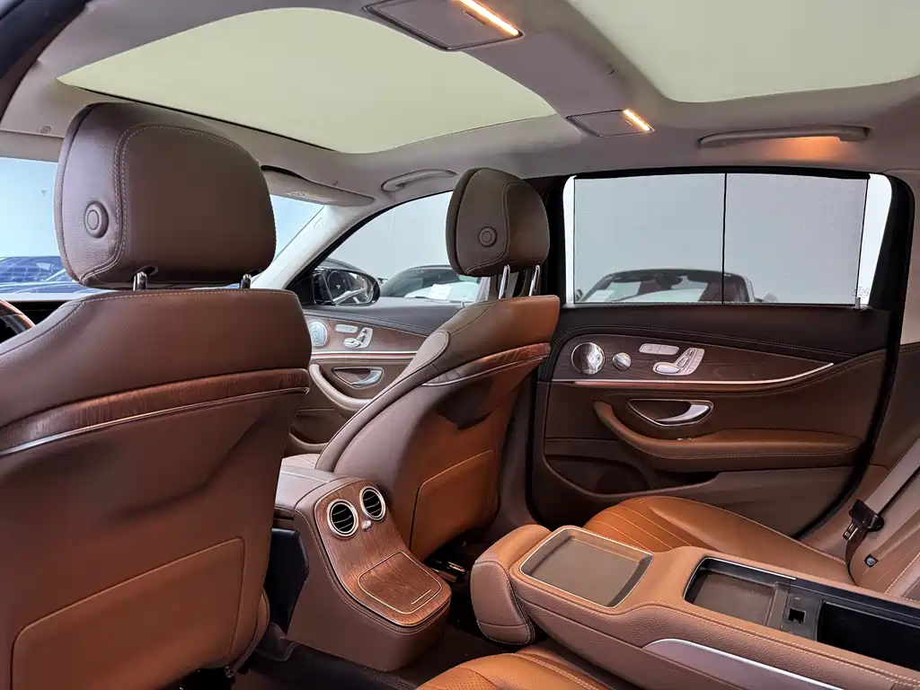 Mercedes-Benz E-Class 2023 — фото 8