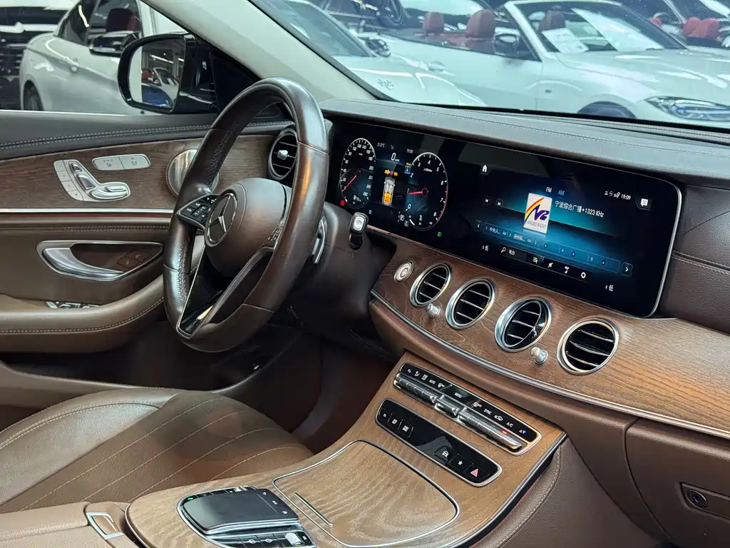 Mercedes-Benz E-Class 2023 — фото 16
