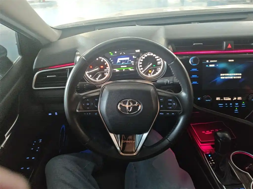 Toyota Camry 2020 — фото 11