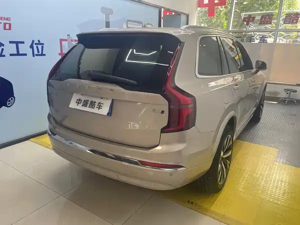 Volvo XC90 2025