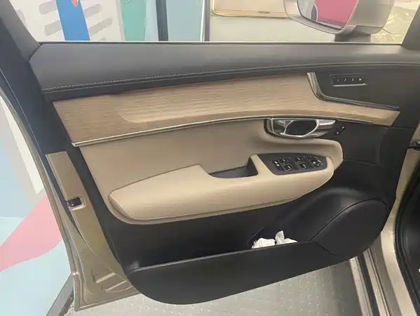 Volvo XC90 2025