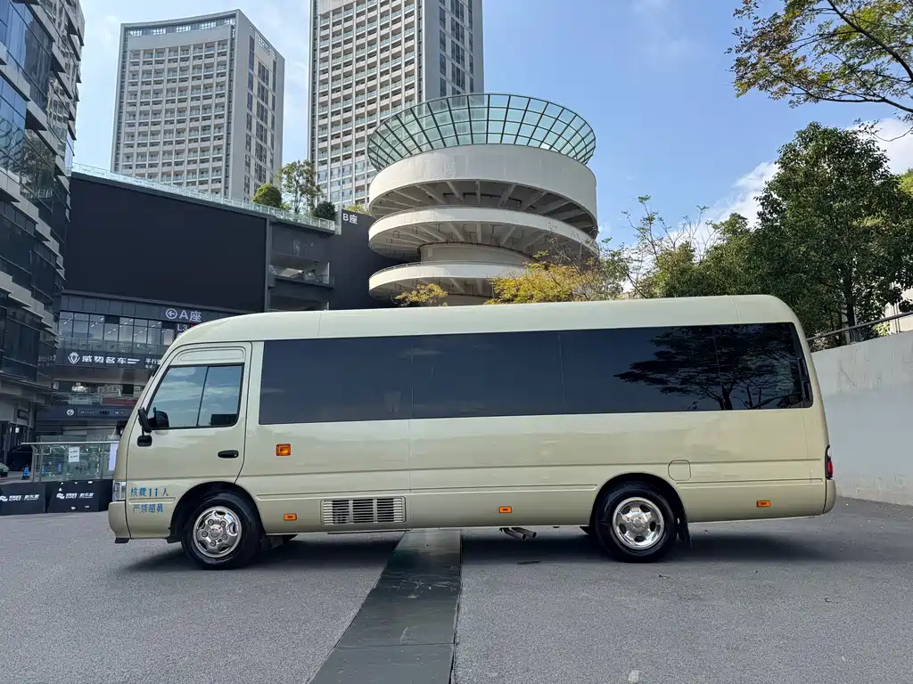 Toyota Coaster 2023 — фото 5