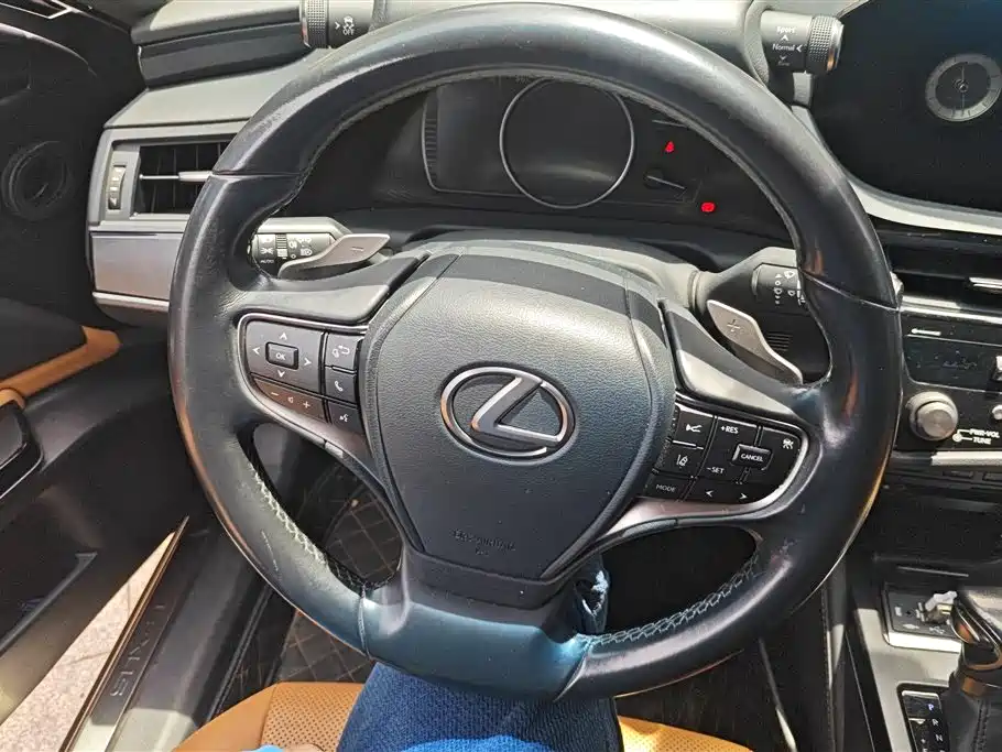Lexus ES 2022 — фото 15
