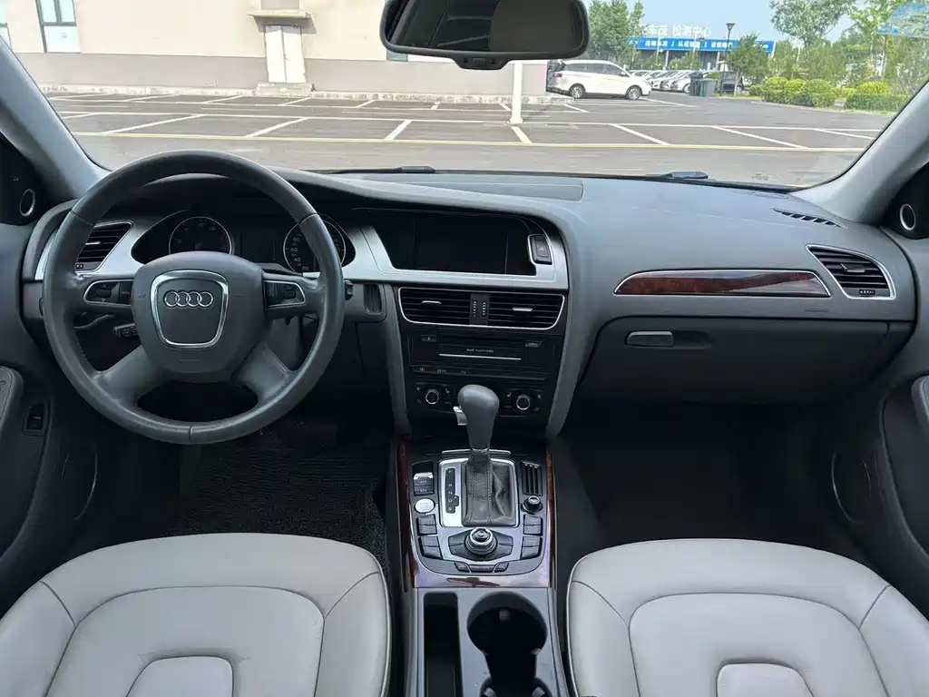 Audi A4L 2011