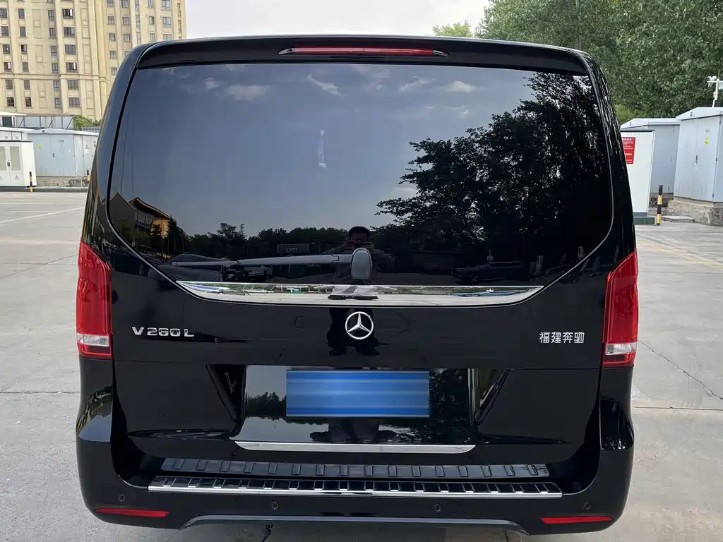Mercedes-Benz V-Class 2023 — фото 4