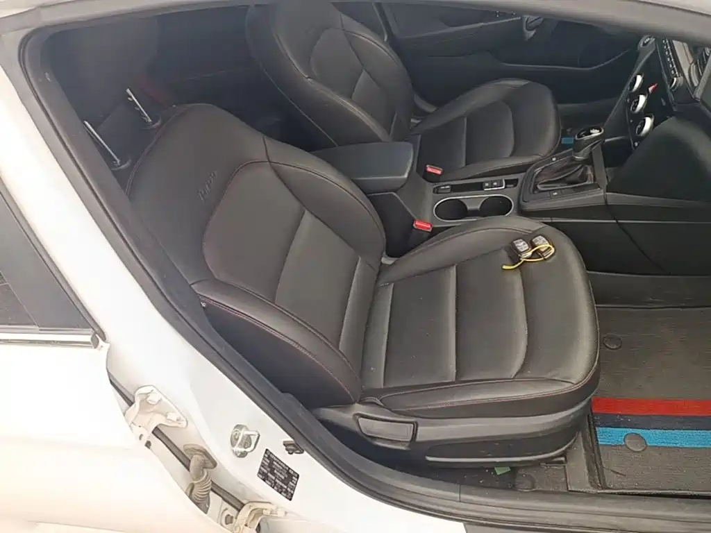 Hyundai Elantra 2020 — фото 25